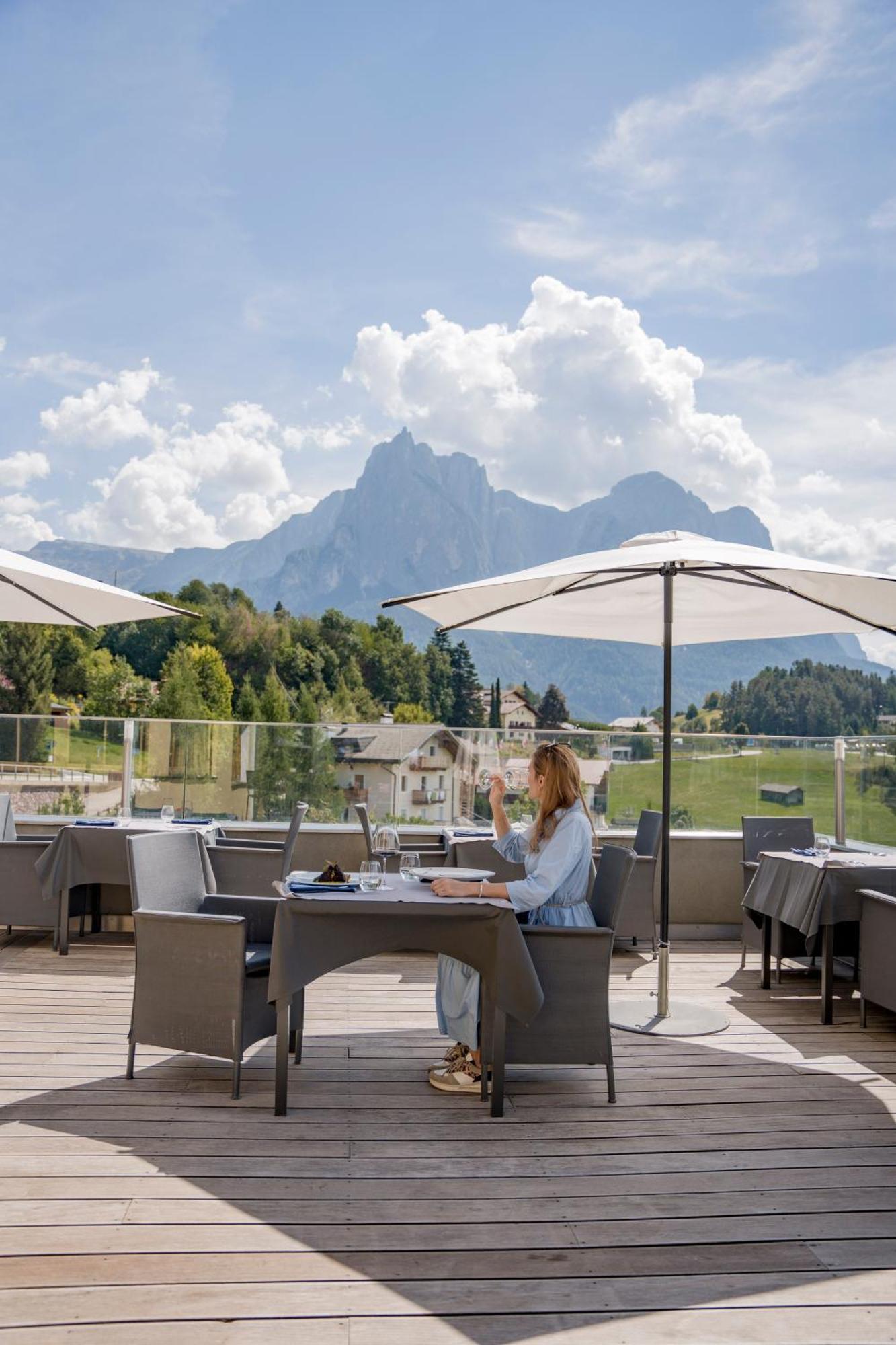 Hotel Alpenflora Castelrotto Bagian luar foto