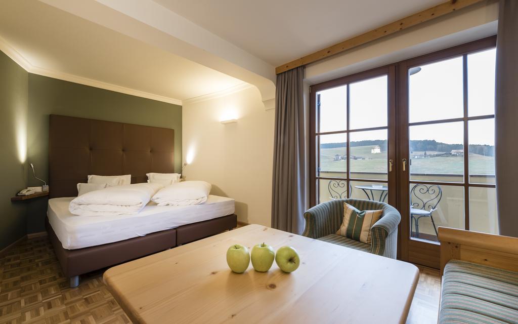 Hotel Alpenflora Castelrotto Bagian luar foto