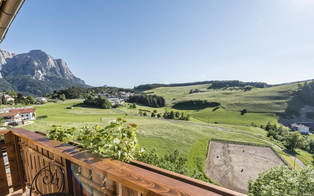 Hotel Alpenflora Castelrotto Bagian luar foto